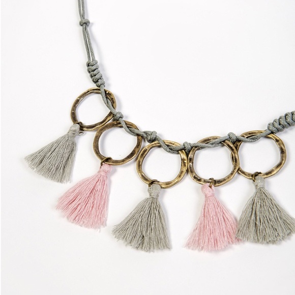 Center rings and color tassels detailed necklace - Picture 2 of 6